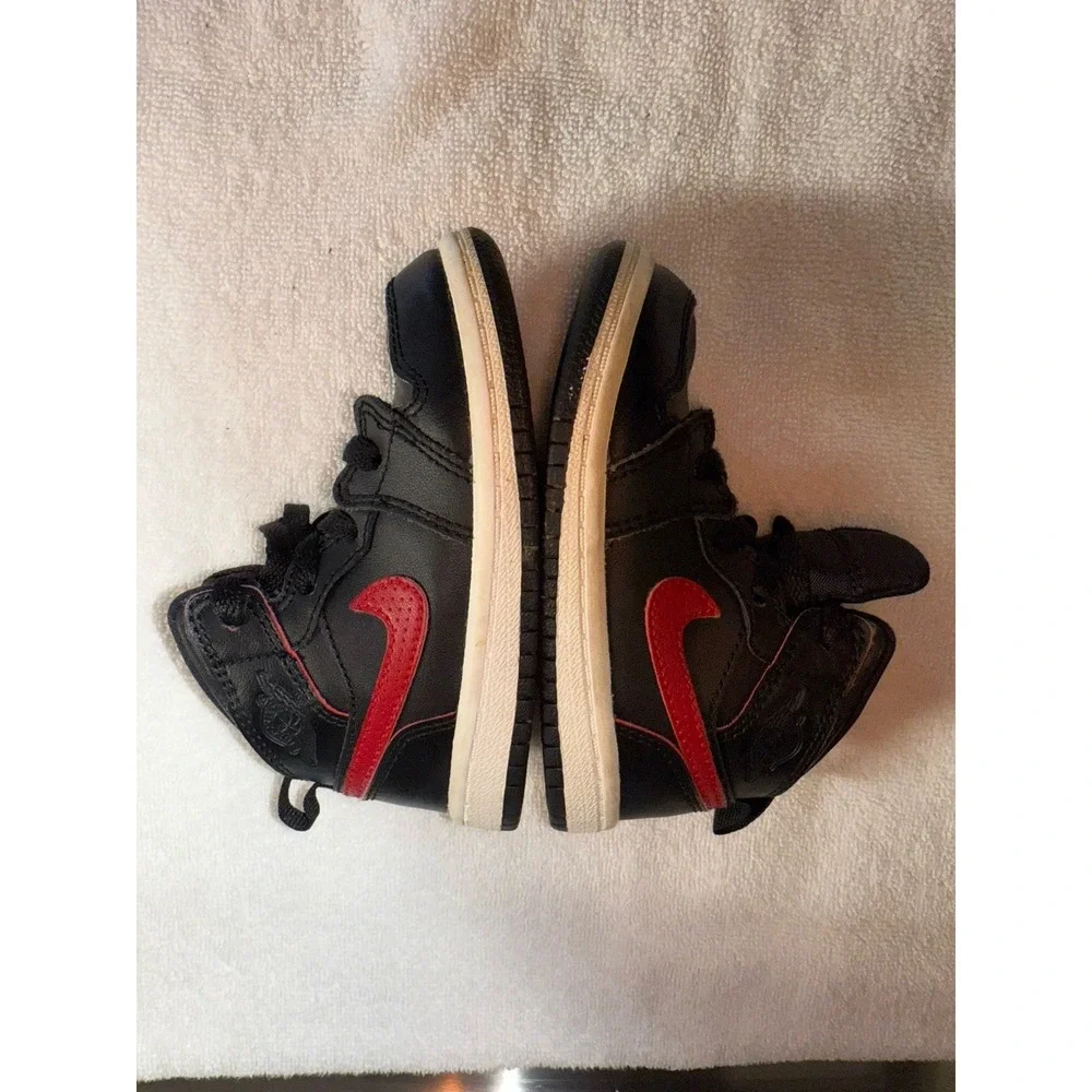 Nike Air‎ Jordan 1 Size 6C Boys Retro Black And Red Sneakers